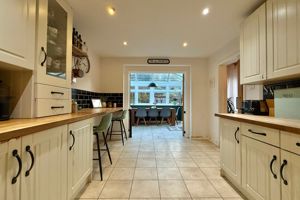 Kitchen/Breakfast Room- click for photo gallery